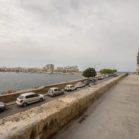 Seafront * La Valette